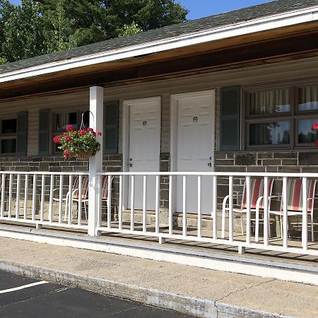 Wakita Court Motel Queensbury Esterno foto