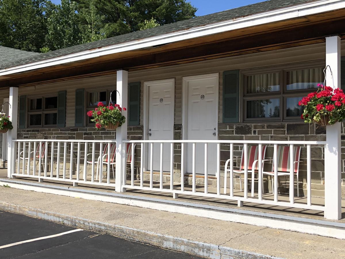 Wakita Court Motel Queensbury Esterno foto